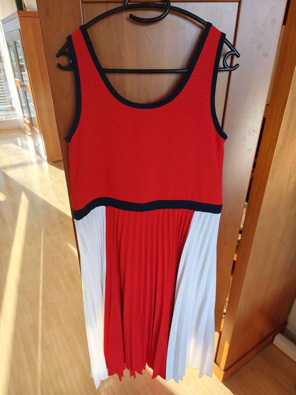 Tommy Hilfiger Kleider: Tommy Hilfiger Kleid mit Plissee, Gr. 34/36 – Neu (gemäss Beschreibung) aus Wädenswil von coconut1289 1