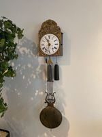 Comtoise Wanduhr mit schönem Lyra-Pendel und Sonnenzeiger
