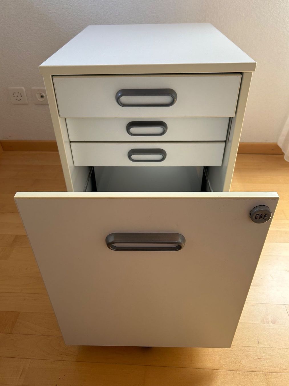 Ikea Eléments de bureau: Schreibtischkorpus – D'occasion à Güttingen par seedrea 1