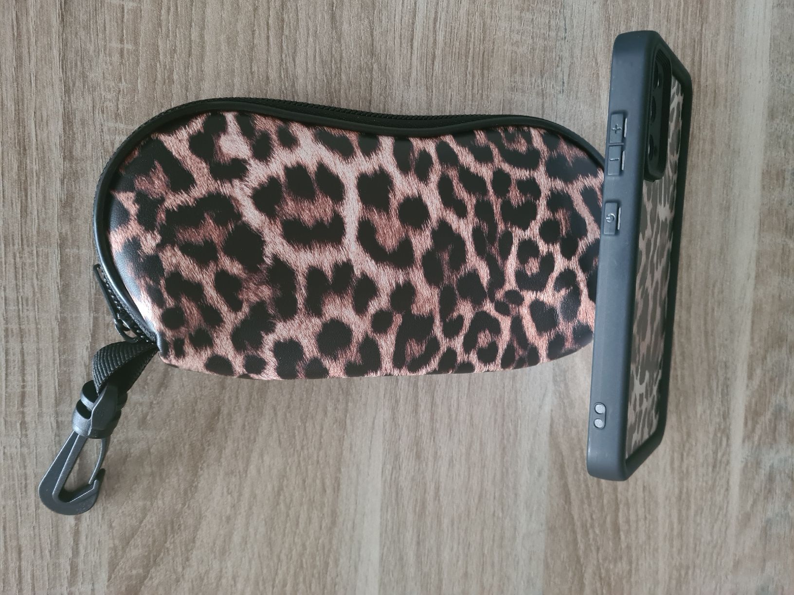 Covers & Schutzfolien: Étui lunettes Léopard + coque Samsung S20 – Neu und originalverpackt aus Etoy von MyStyleMyMode 4