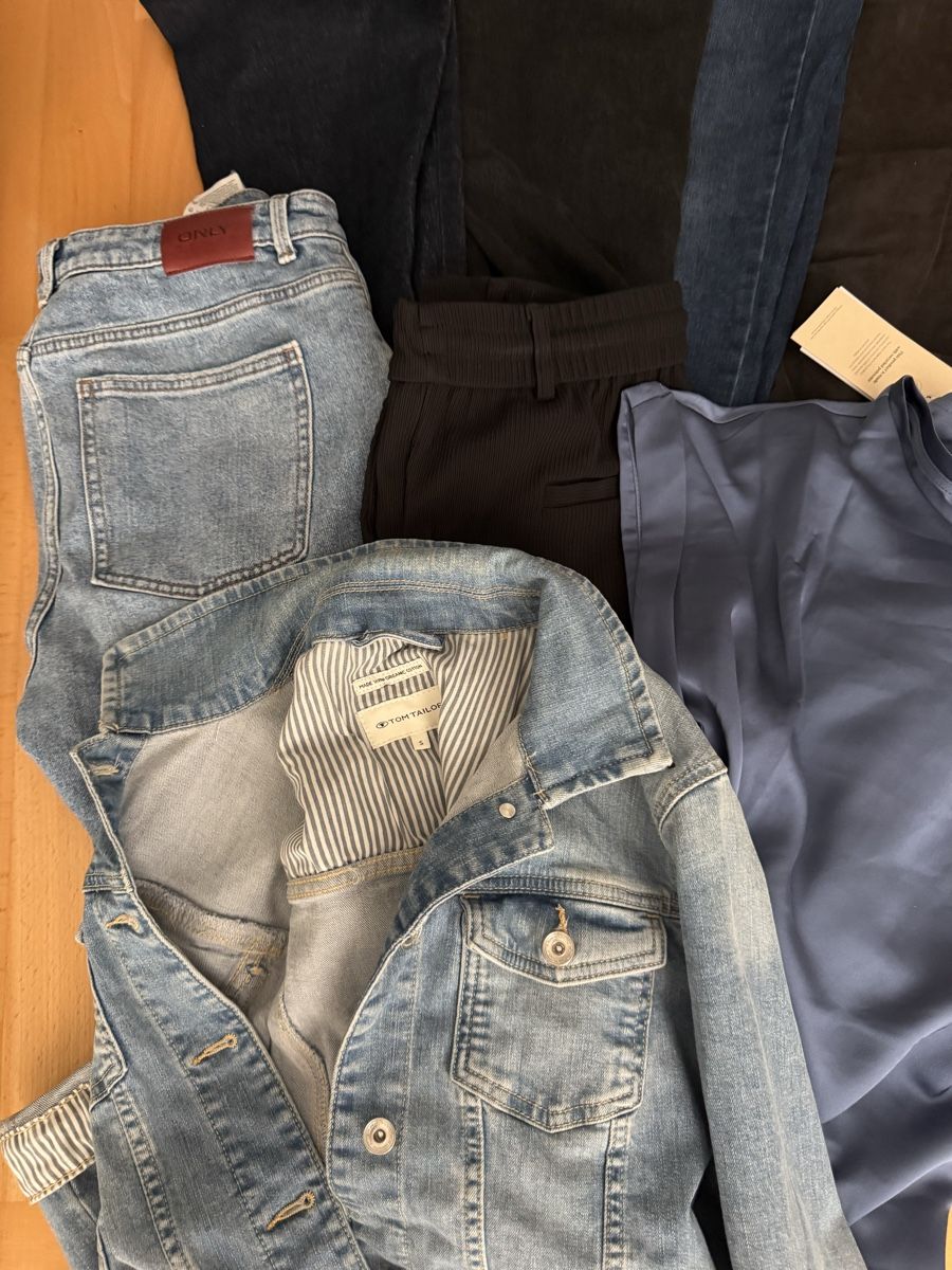 Lotti di vestiti: Damen Kleiderpaket Grösse S/M – Usato da Rapperswil SG venduto da Enjoyhappiness