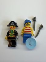 2 lego Figuren Piraten mit Schwertern.