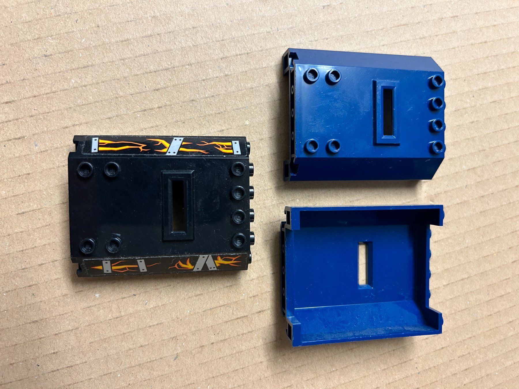 Lego Spielzeuge: LEGO 3x Wandelement 2x2x6 (22387) – Gebraucht aus Müntschemier von Svonae