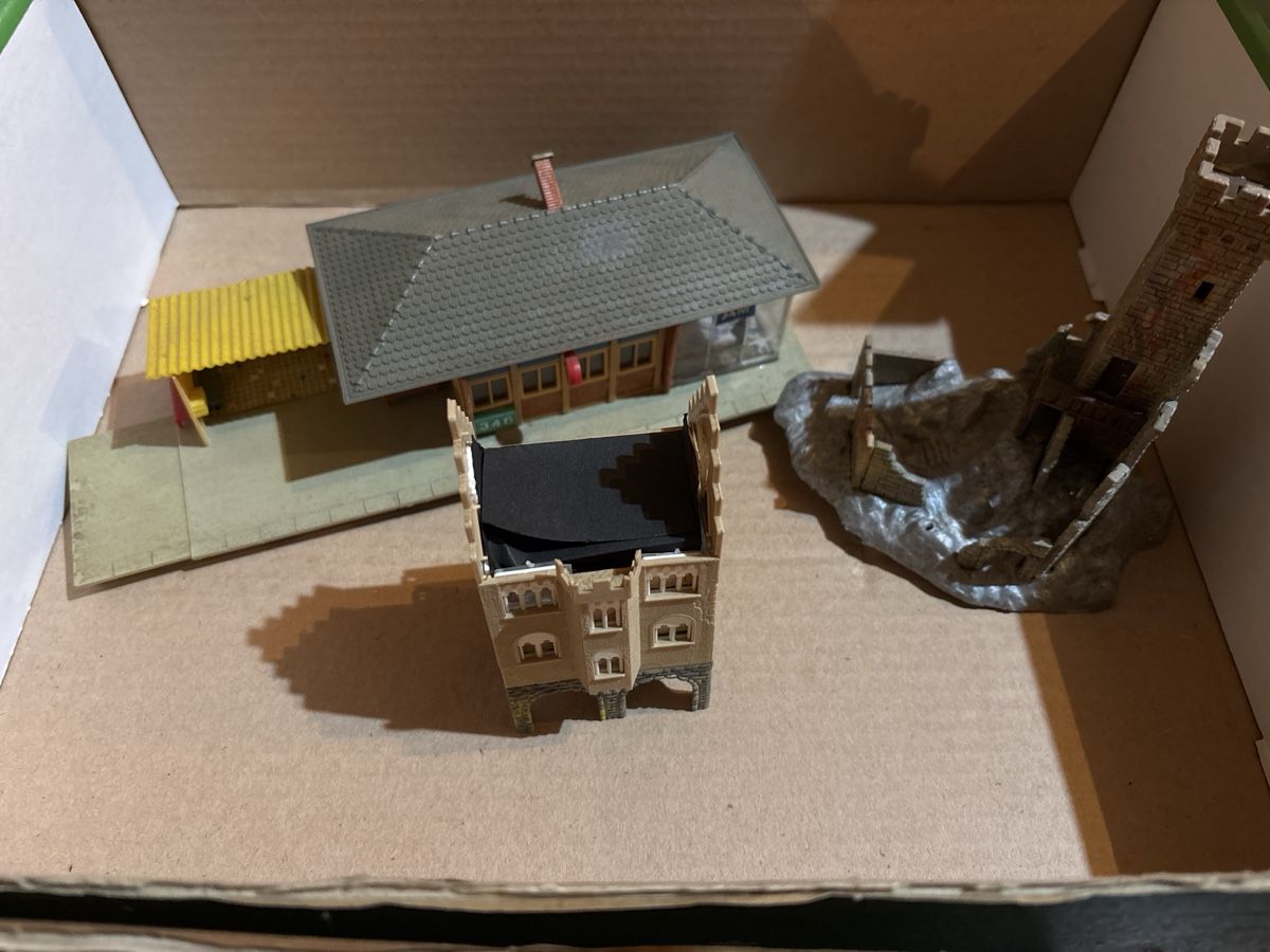 Modellini di ferrovie: Modelleisenbahn / Div. Häuser aus ablage H0 – Difettoso da Wegenstetten venduto da mcfly321 1