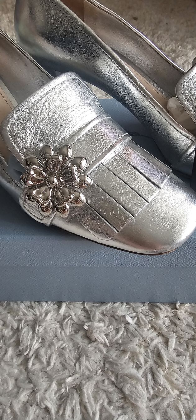 Prada Scarpe da donna: Prada Silberne Pumps Gr. 39.5 Schuhe Absatzschuhe Elegant – Usato da Riedikon venduto da Winter21. 2