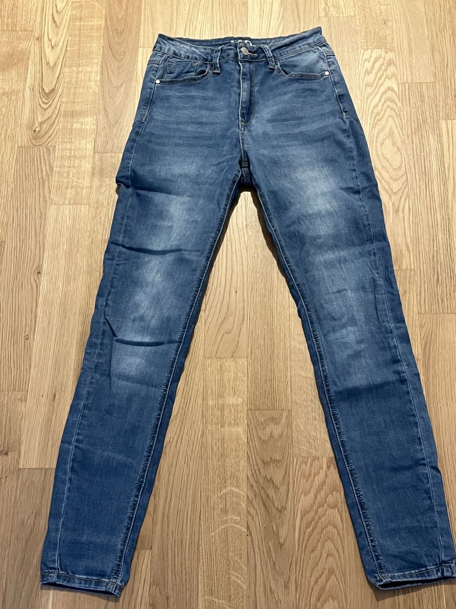 Jeans: dunkelblaue Jeans – Usato da Glis venduto da jos_hj8q