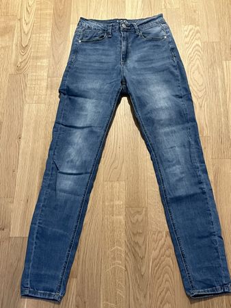 dunkelblaue Jeans