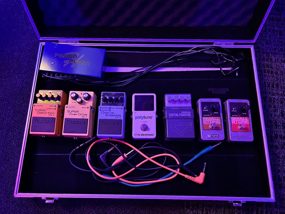 Div. Pedals in case with power supply Boss, Small Stone, TC, Kaufen