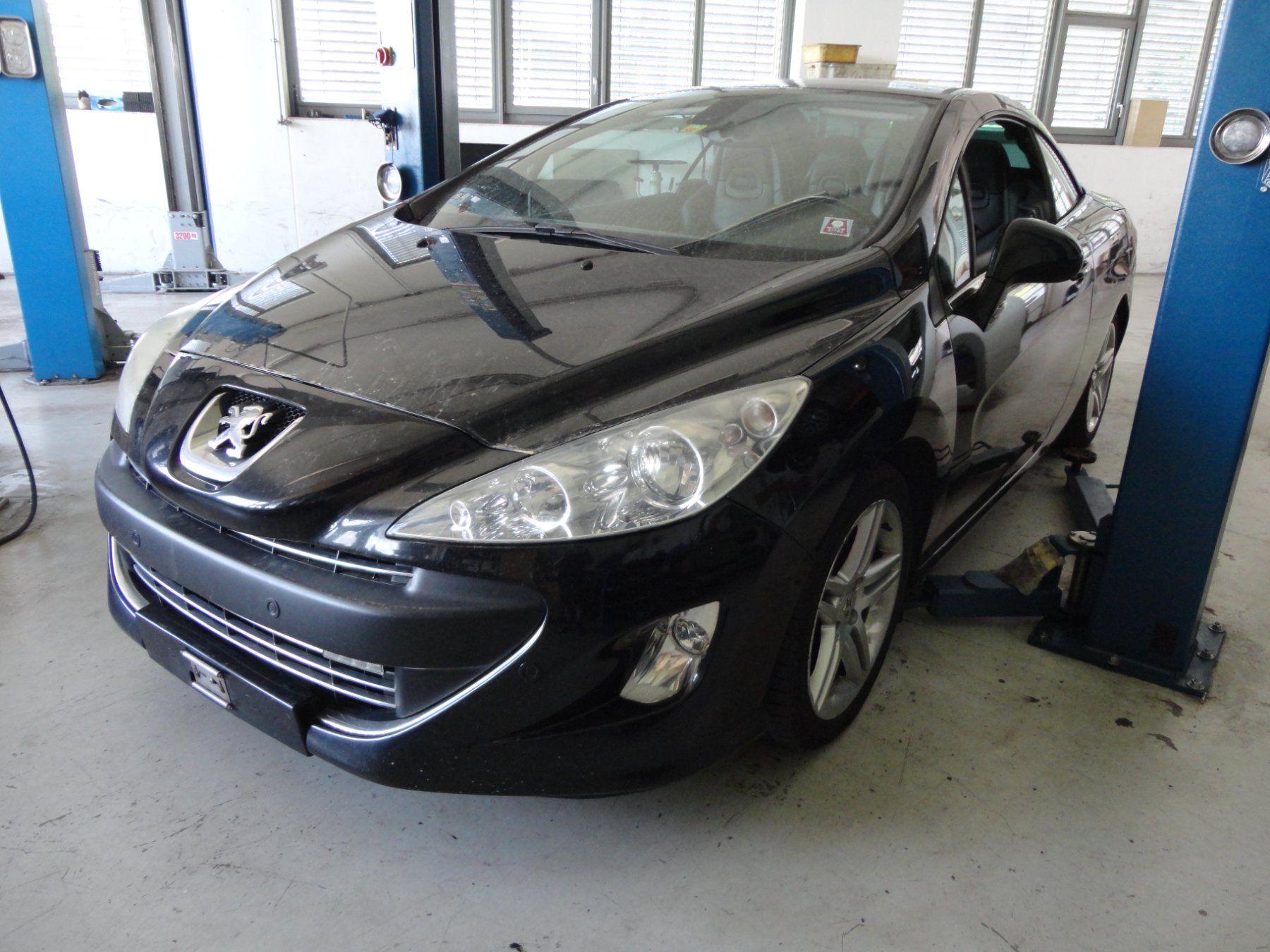 Peugeot Autos: Peugeot 308 CC 2.0 HDI – Defekt aus Wilen von