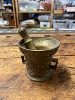 Mortaio antico in ottone con pestello, vintage