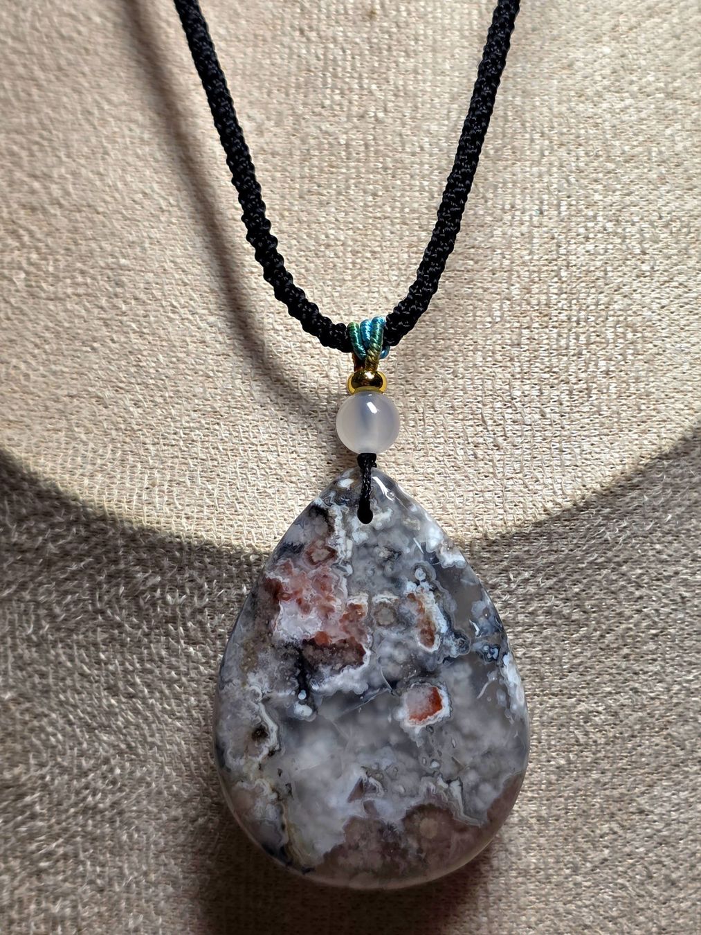 Minerali & Pietre curative: Top Achat Anhänger mit Kordelkette – Nuovo e nell'imballaggio originale da Matzingen venduto da Shay_Crystalz