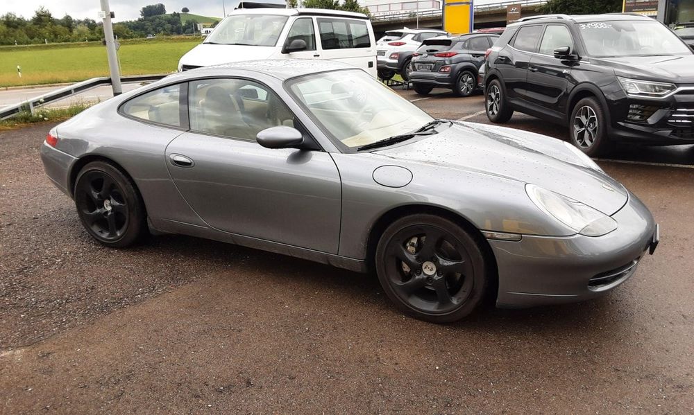 PORSCHE 911 Carrera 4