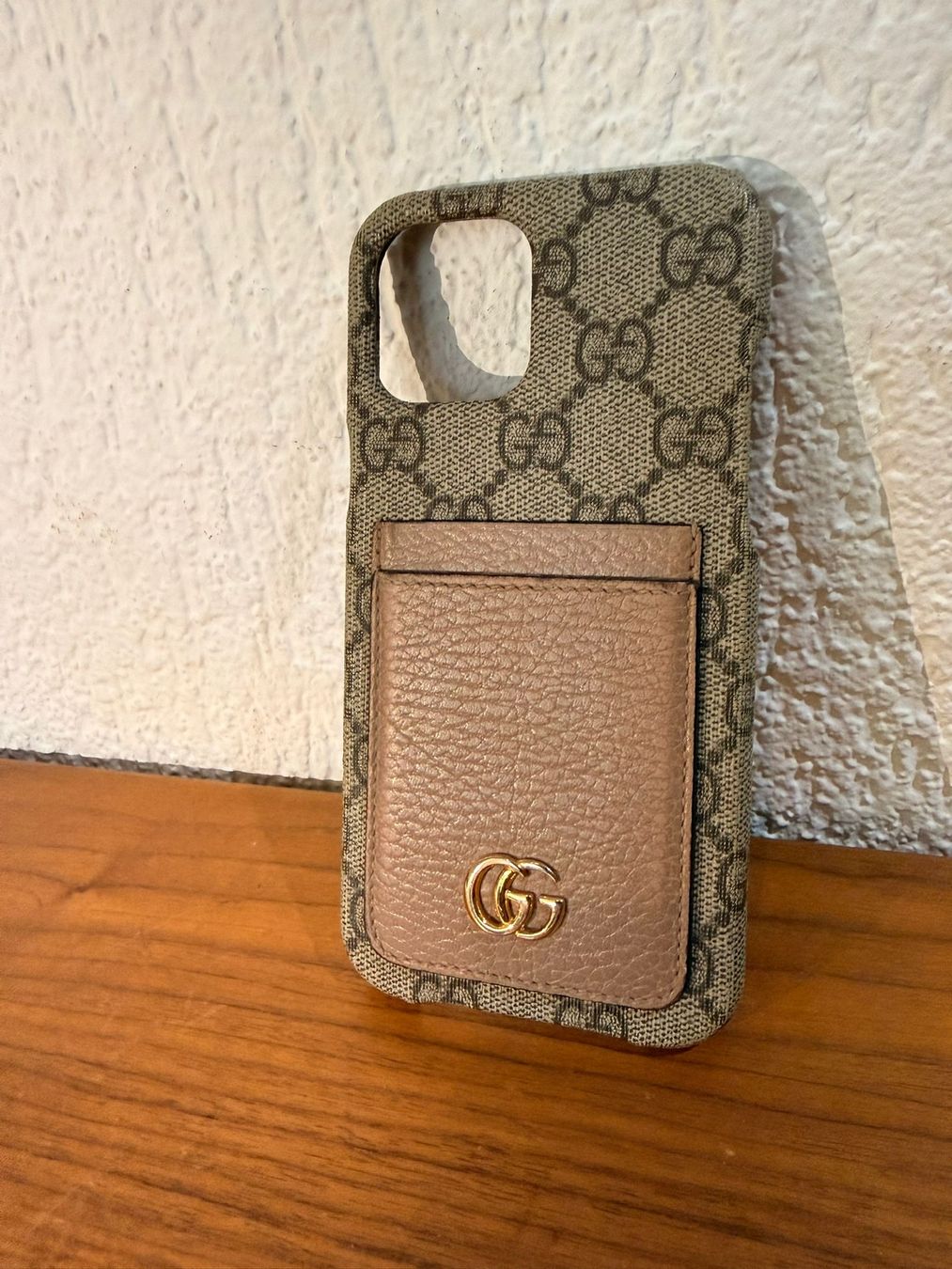 Apple Telefoni cellulari / Smartphones: Gucci iPhone 12 / 12 Pro Handyhülle mit Kartenfach – Usato da Zunzgen venduto da Fleksi 6