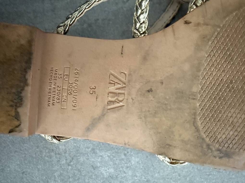Zara Scarpe da donna: Goldene Riemchensandalen – Usato da Zürich venduto da ama_j5cz 2