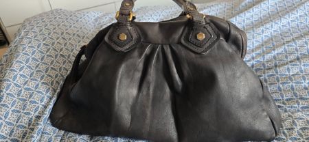 Marc Jacob's classic Q size L