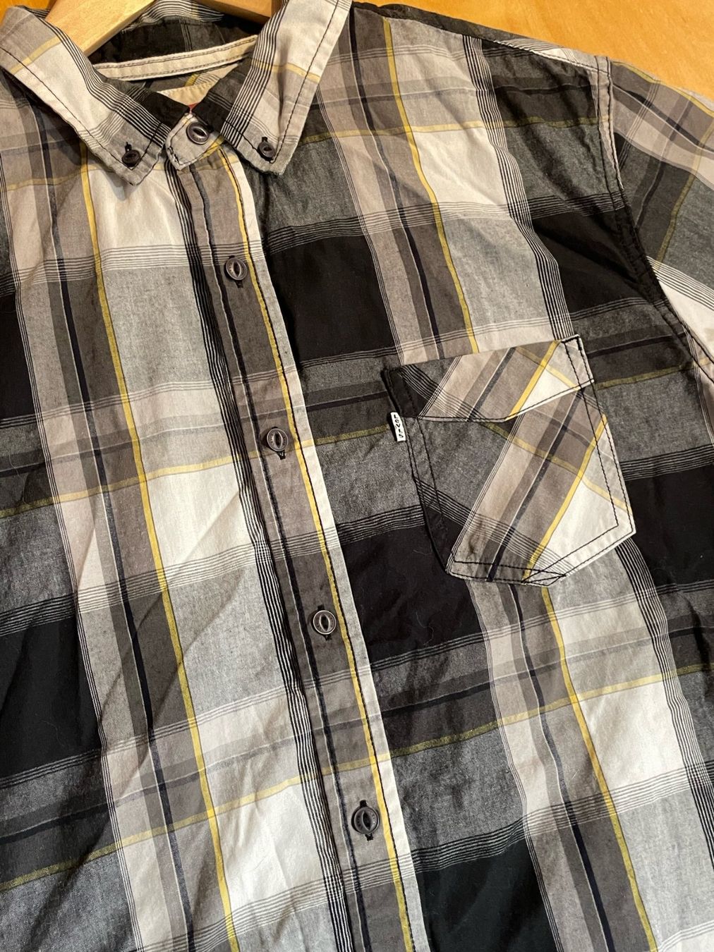 Levi's Hemden: LEVI'S CHECKED SHORT SLEEVES SHIRT SZ: M – Gebraucht aus Cortaillod von Stay_Alive_vintage 2