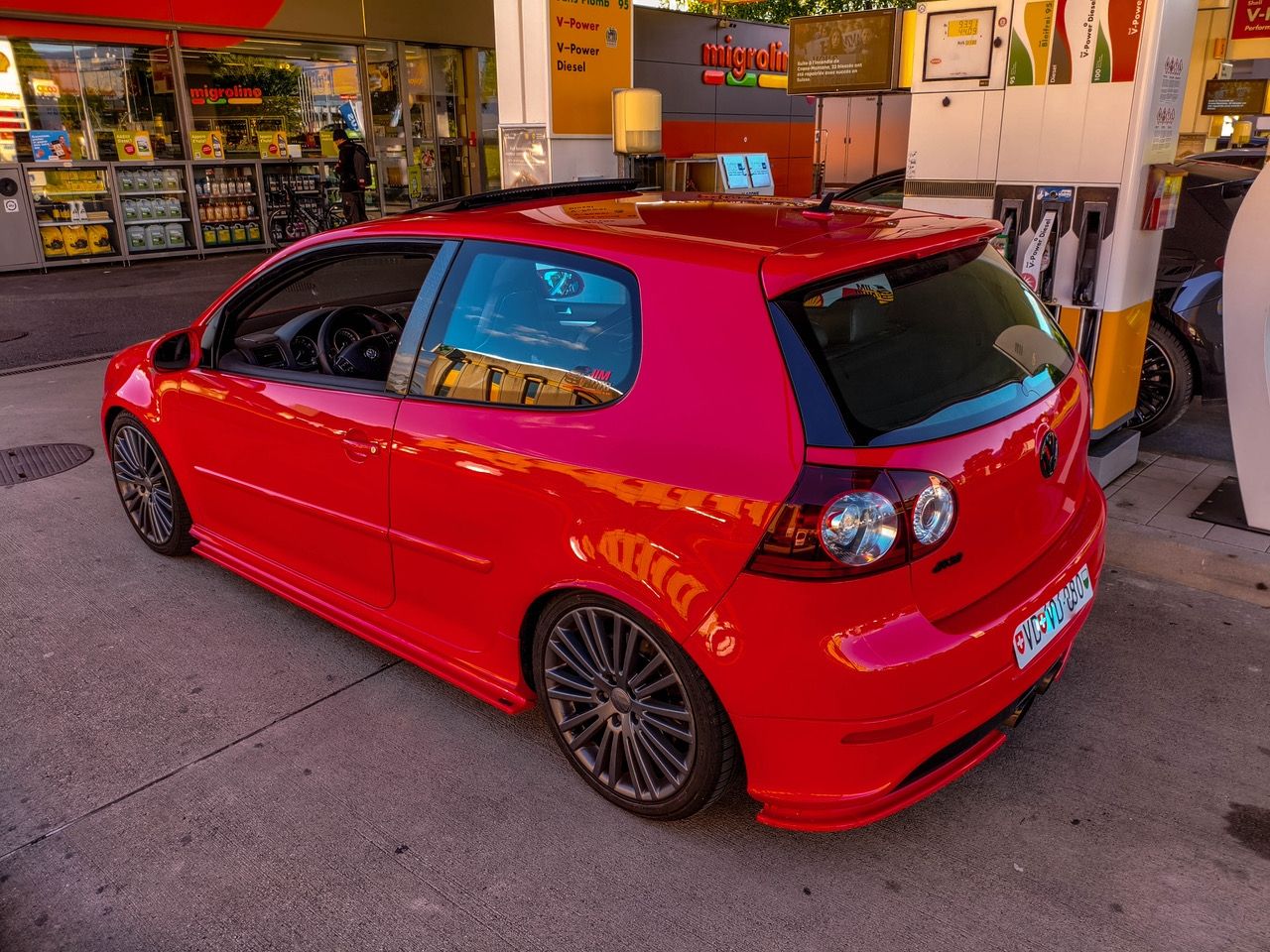 VW Automobili: Magnifique Golf 5 R32 – Usato da Vugelles venduto da Helimodel 1