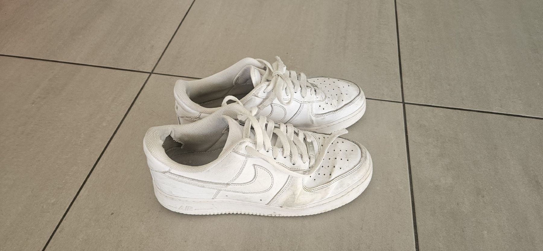 Nike Herrenschuhe: Nike Airforce 1 Grösse 43 – Defekt aus Walchwil von Sandy08