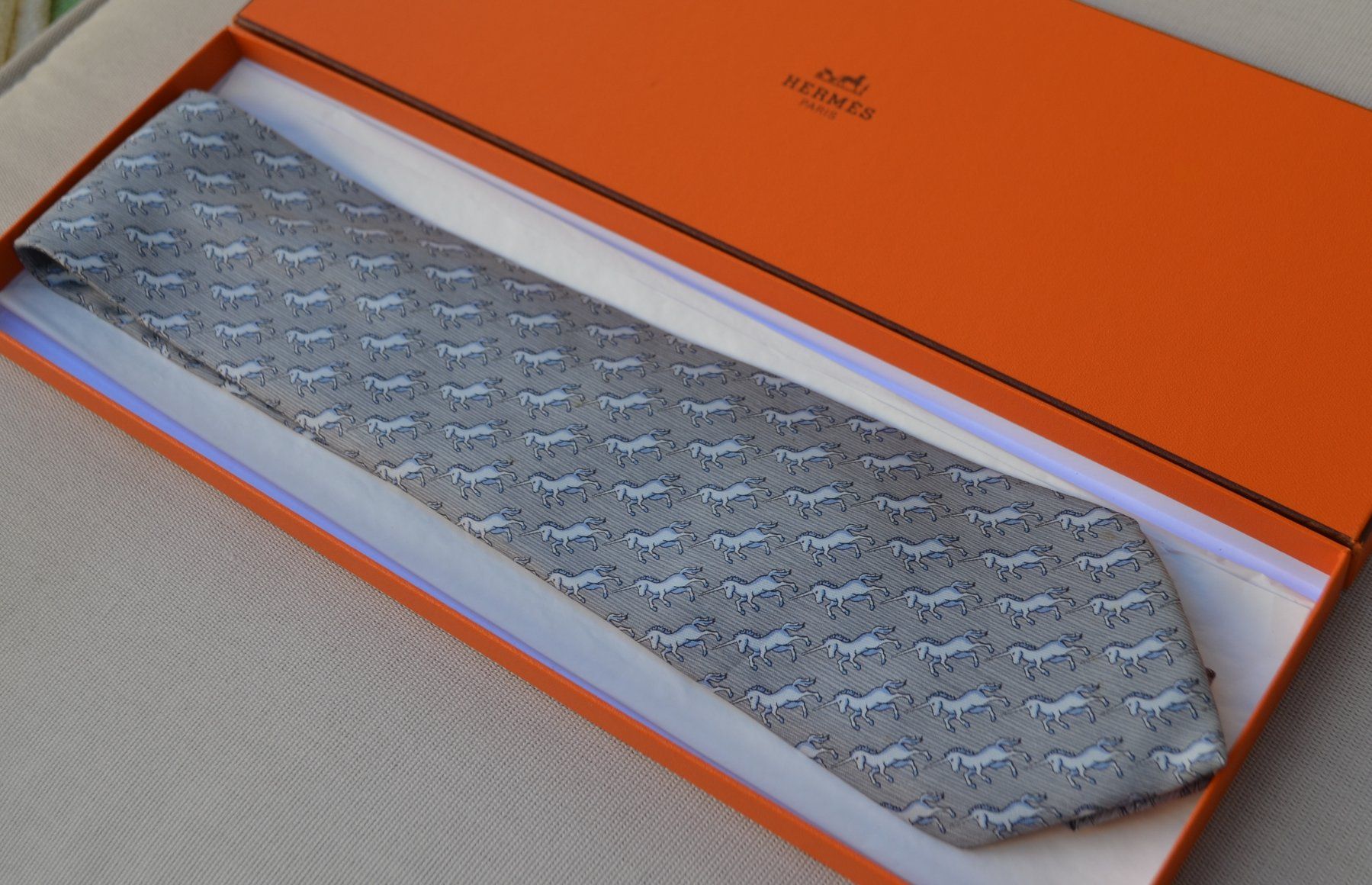 Hermès Cravatte: Krawatte / Cravate Hermès 100% Soie/ Seide – Usato da Collonges venduto da Auganien 1