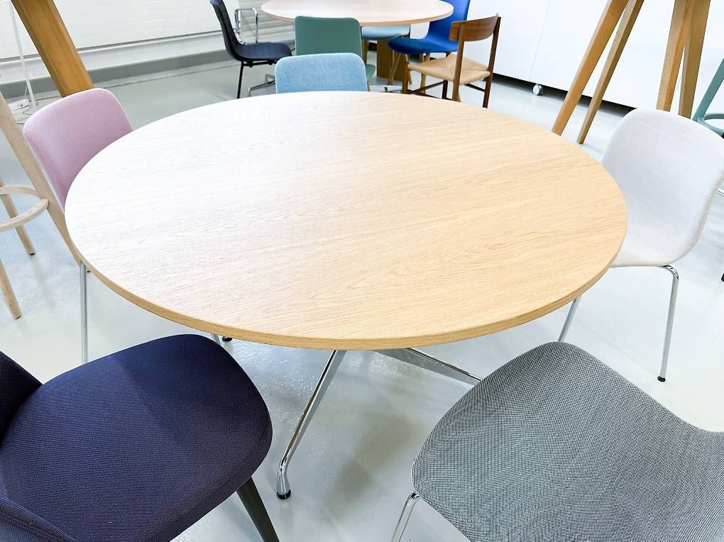 Tavoli: VITRA Eames Segmented Table Dining - Rund - Eiche - 130cm – Usato da Basel venduto da used. 1