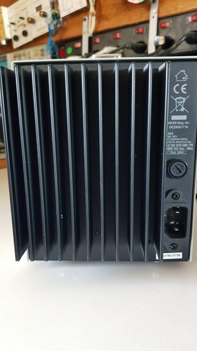 Elettrotecnica: BASETech BT-305 Labornetzteil 0-30VDC 0-5A – Usato da Frauenfeld venduto da Tozz 2