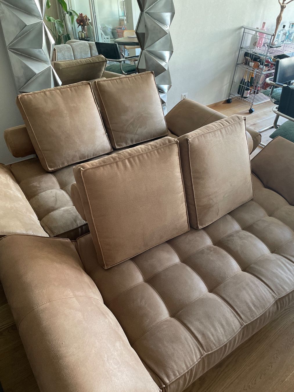 Sofas: 2x Elegante Livique Designer Sofas, Top Zustand – D'occasion à Basel par den_66cq