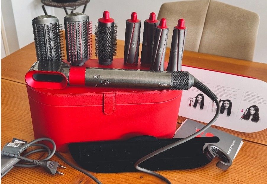 Dyson Lockenstäbe & Haarglätter: Dyson Airwrap Complete | Special Edition Iron/Red – Neu (gemäss Beschreibung) aus Reinach BL von Corsiin95 2