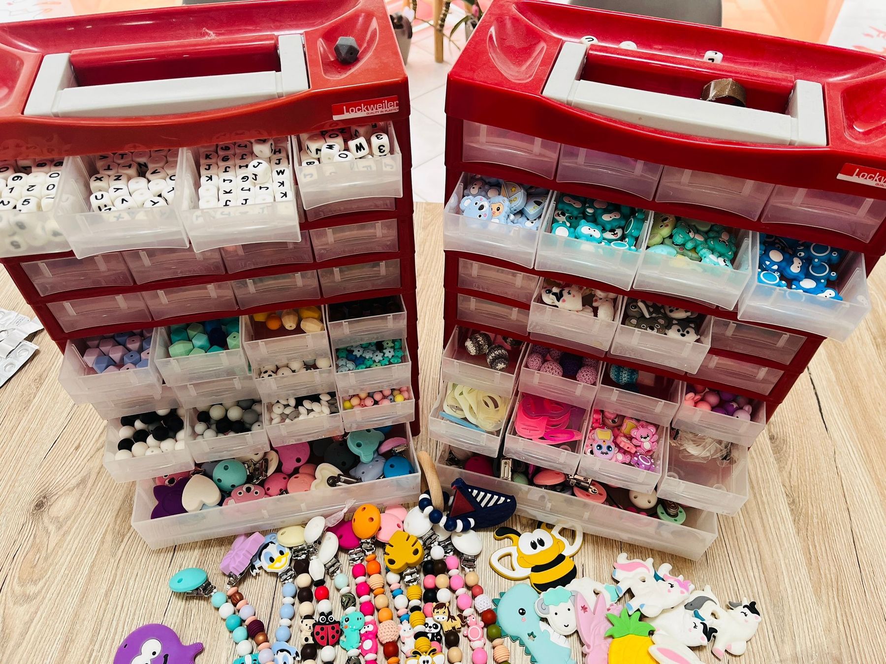 Perle (finte): Lot de perles et accessoires pour bébé – Usato da Bulle venduto da Eritim