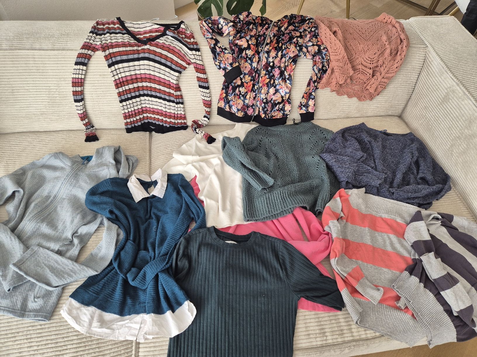 Kleiderpakete: 12 Stk neuwertige Pullover und Jäckchen – Gebraucht aus Schaffhausen von Nachtschwaermerin