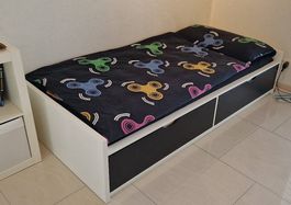 Bett mit Matratze 200 x 90 cm