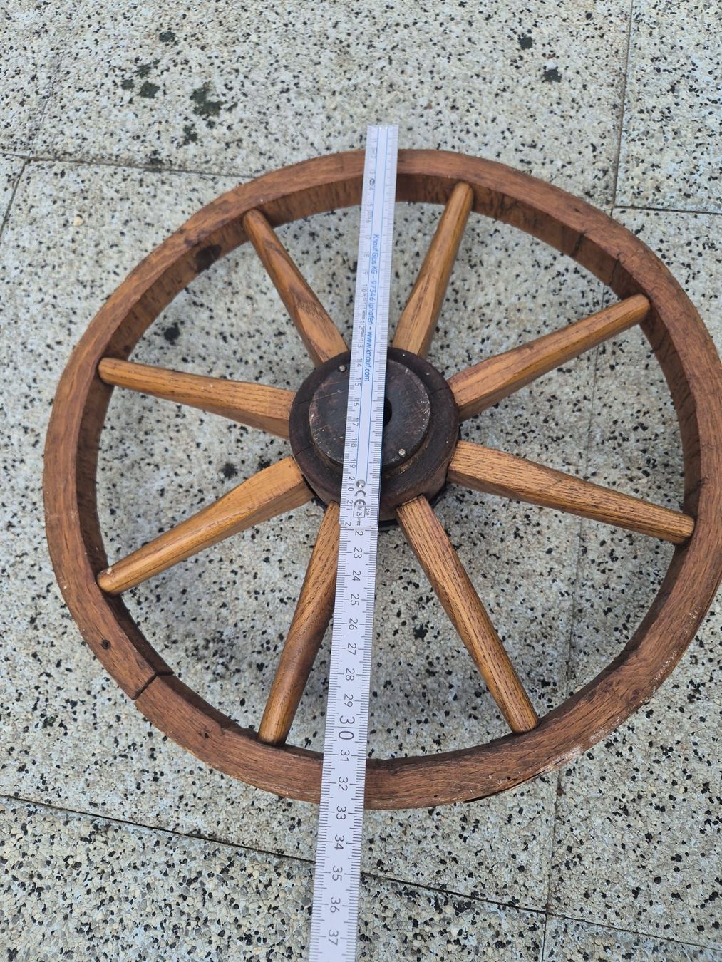 Carriole: Roue de charrette ancienne en bois massif - Déco Rustique – Usato da Delémont venduto da isa_z6dl