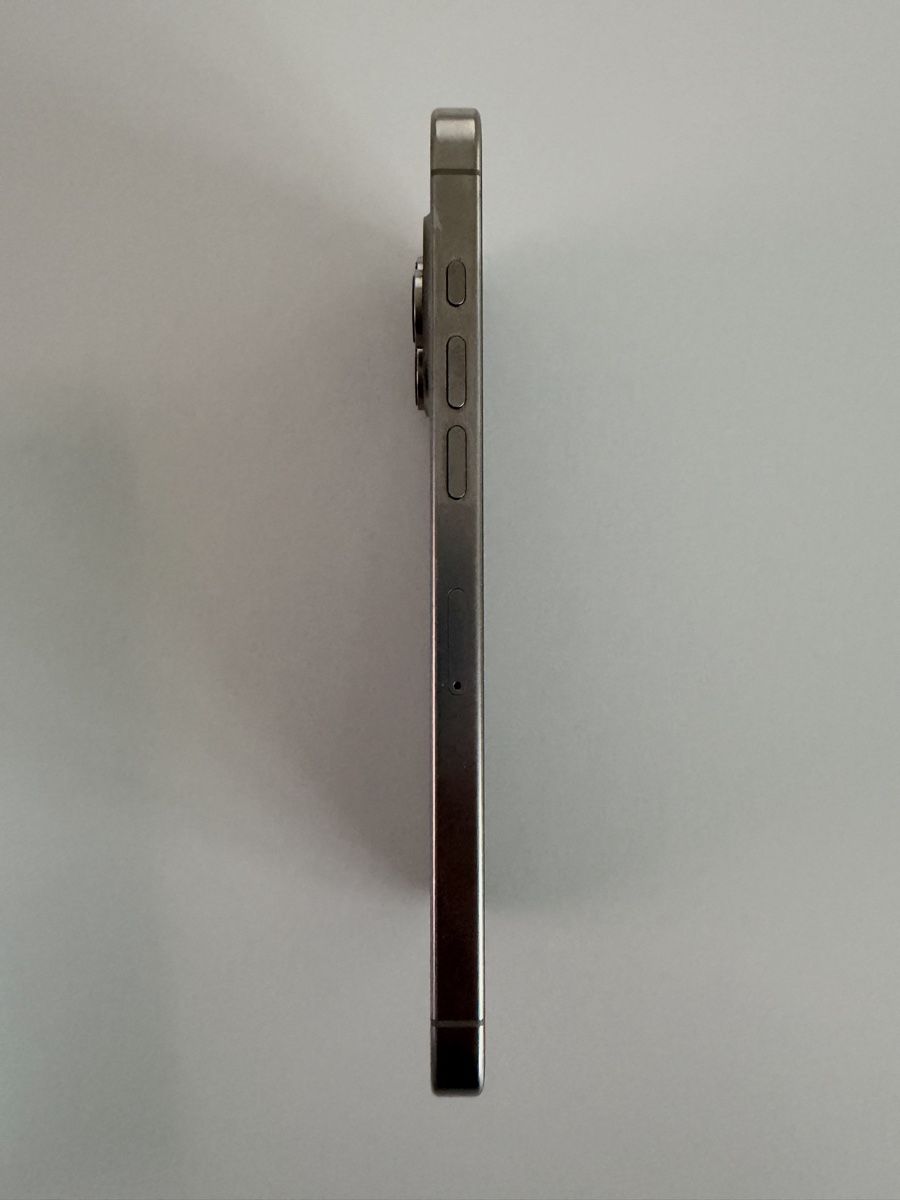 Apple Telefoni cellulari / Smartphones: Apple iPhone 16 Pro Max 256GB Titanium neu – Usato da Biel/Bienne venduto da Claude278 6