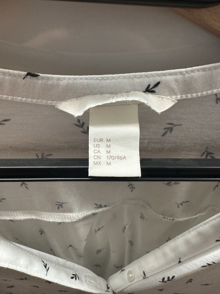H&M Lotti di vestiti: 4 H&M Blusen mit Muster, Grösse M und L – Nuovo (secondo la descrizione) da Oberurnen venduto da jasmin2fel 2