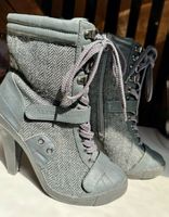Schnürstiefel