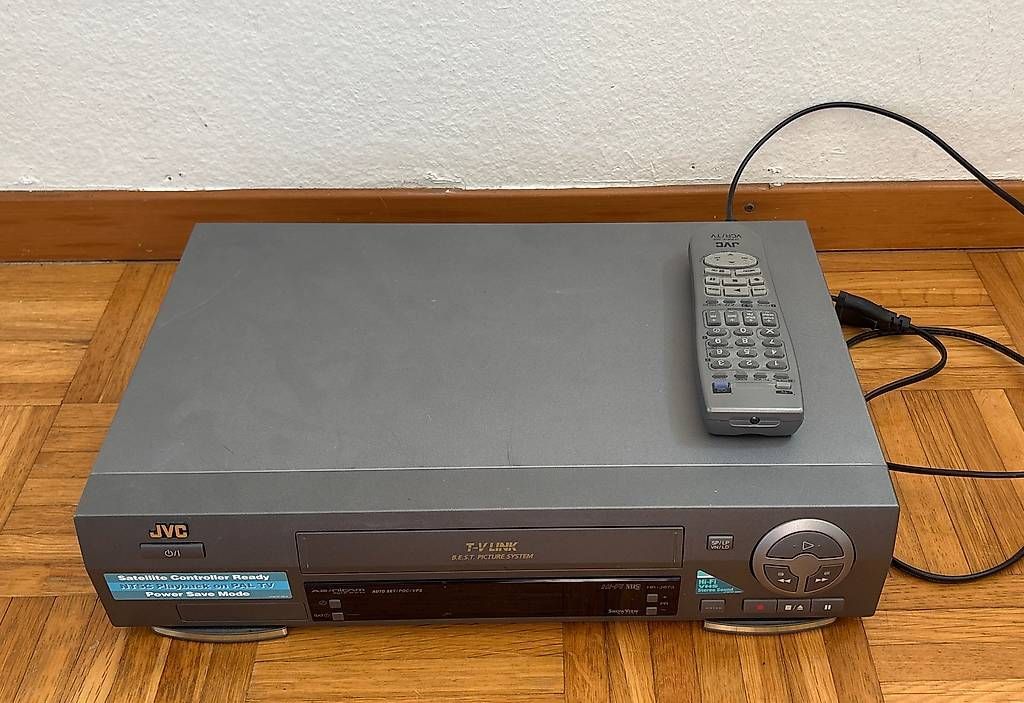 Tutti i VHS: Vintage JVC HR-J673EU VHS Player – Usato da Schaffhausen venduto da jan_pzd5