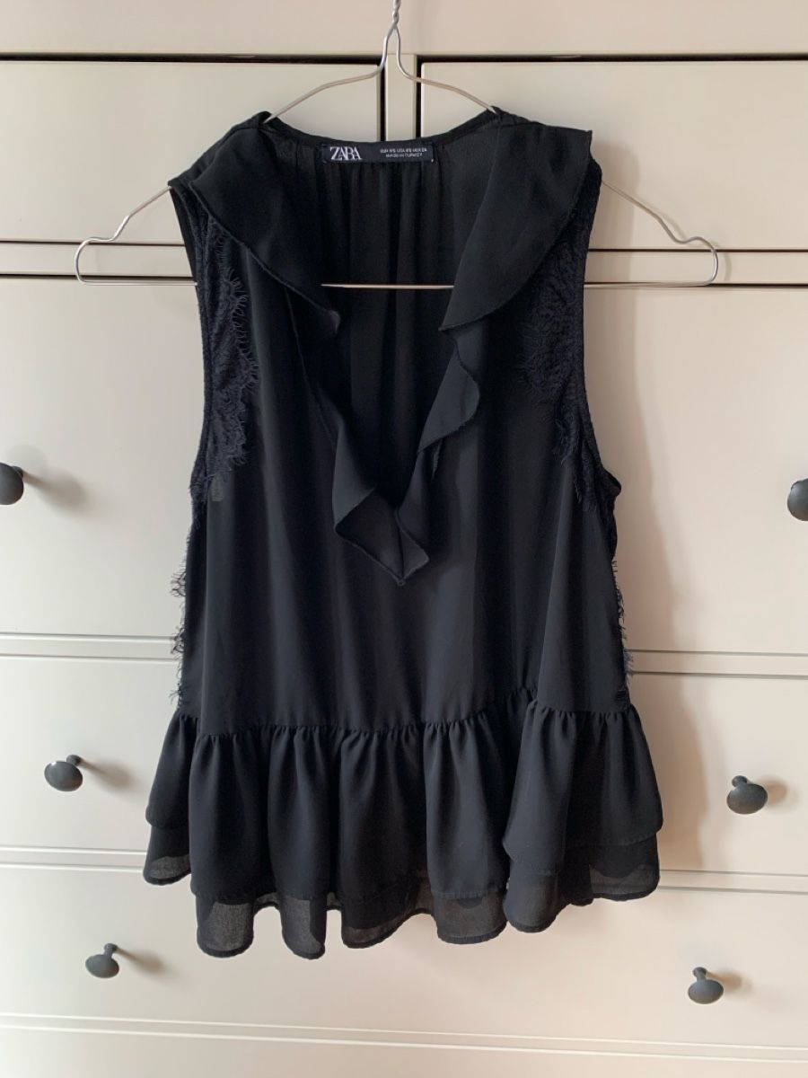 Zara Top: Black Ruffle Top - XS – Usato da Zug venduto da digalvao
