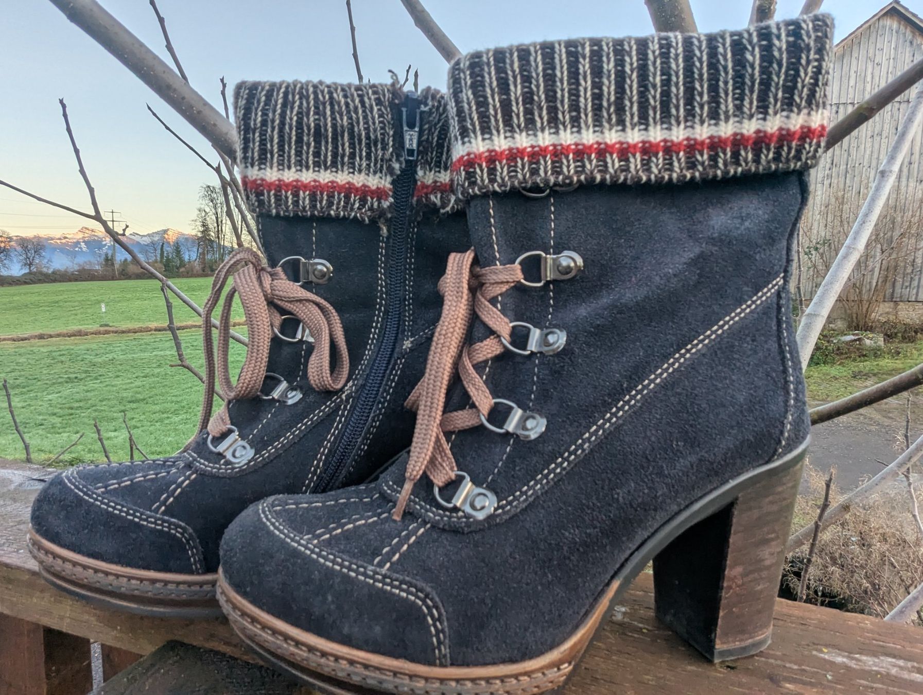 Damenschuhe: Blaue Stiefelette mit Strick passt zu Tracht / Dirndl Gr 39 – Gebraucht aus Altendorf von Eistoelter