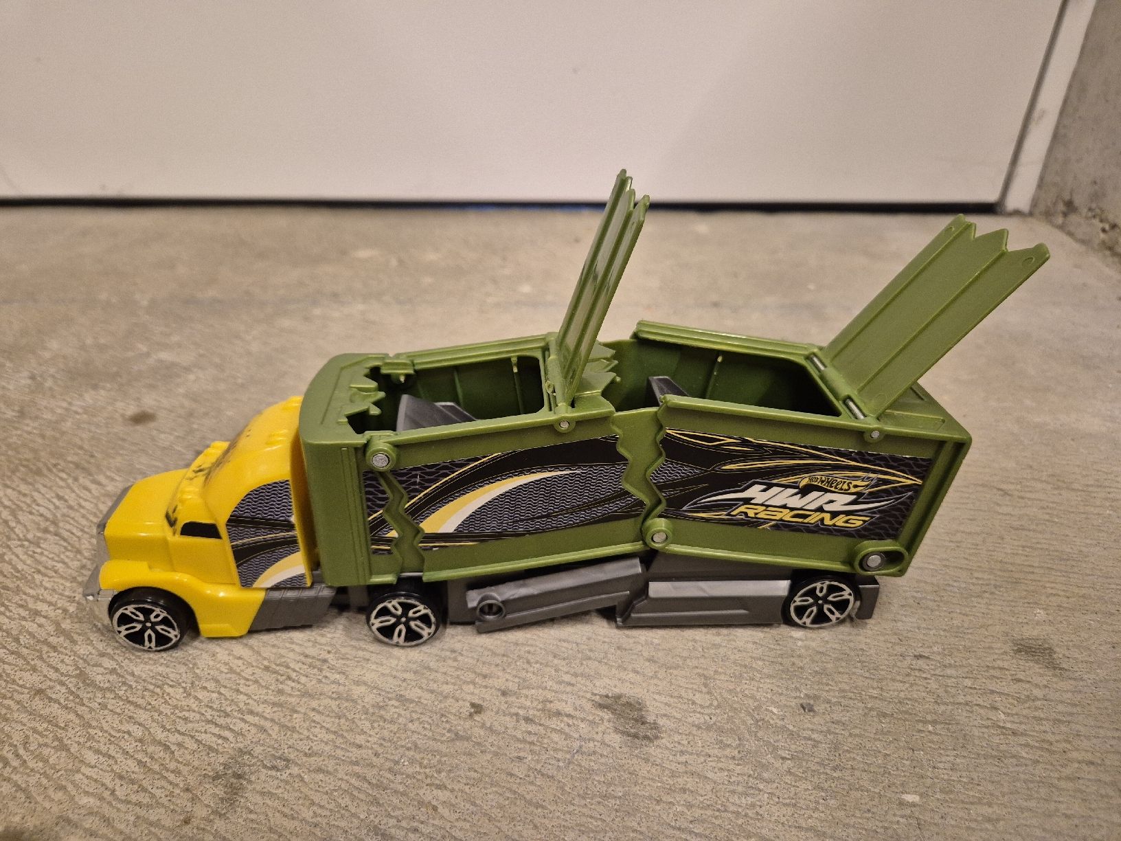 Hot Wheels Giocattoli: Hotwheels Lastwagen – Usato da Oberegg venduto da FranziskaCH12 5