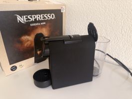 Nespresso Essenza Mini DeLonghi Schwarz + 10 Kimbo Capsules