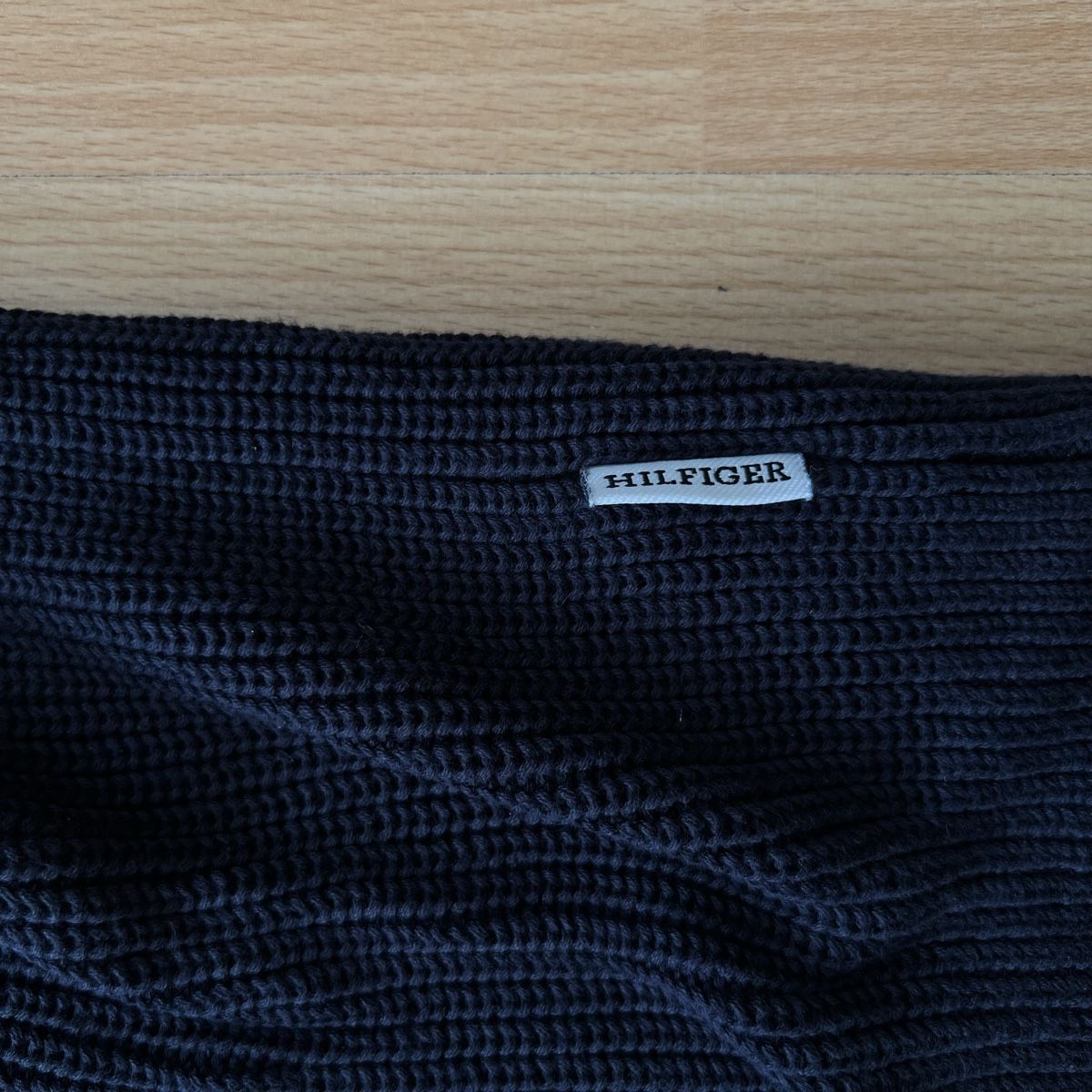 Tommy Hilfiger Jacken: Tommy Hilfiger Zip Sweater – Neu (gemäss Beschreibung) aus Witterswil von In2 2