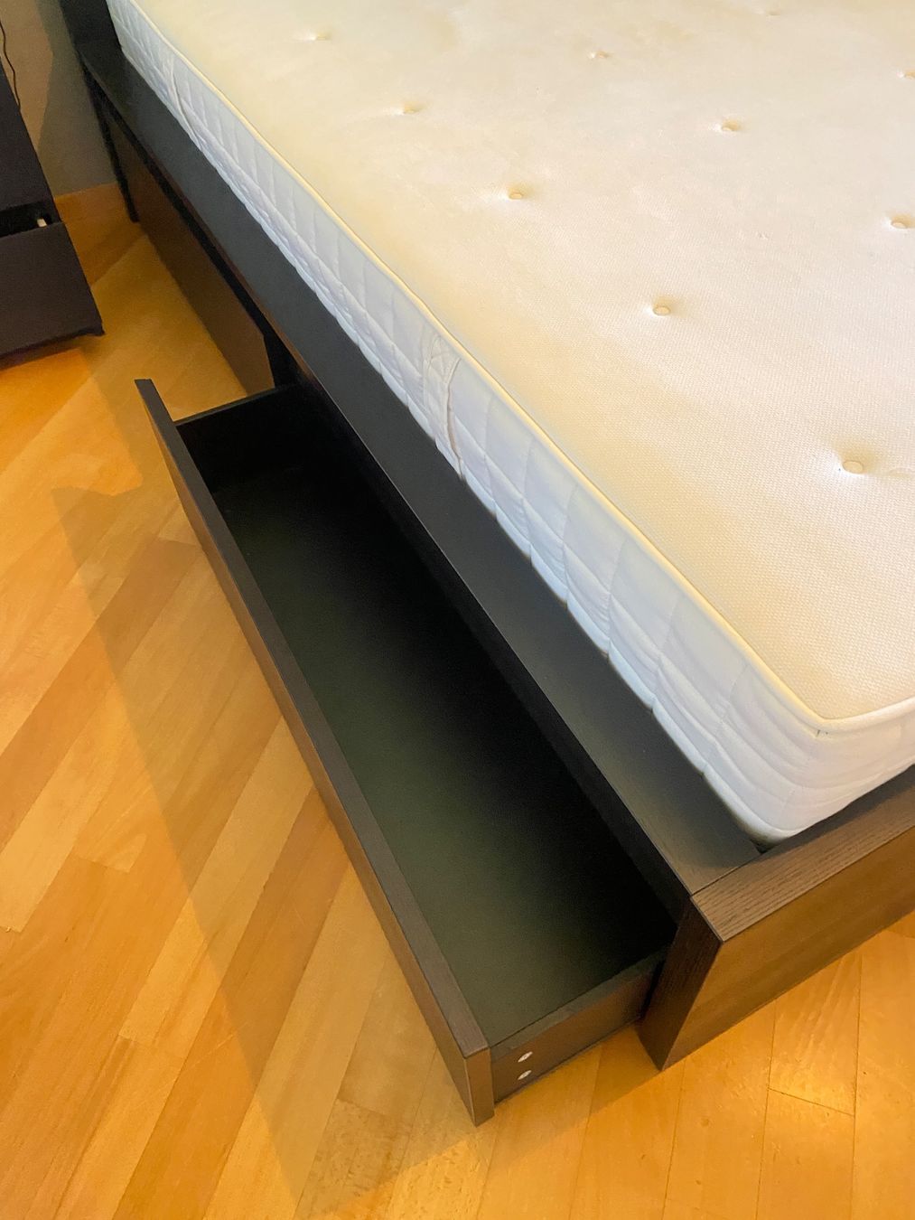 Ikea Letti: Lit, matelas et deux tables de chevets . – Usato da Chéserex venduto da bch_f9xt 1