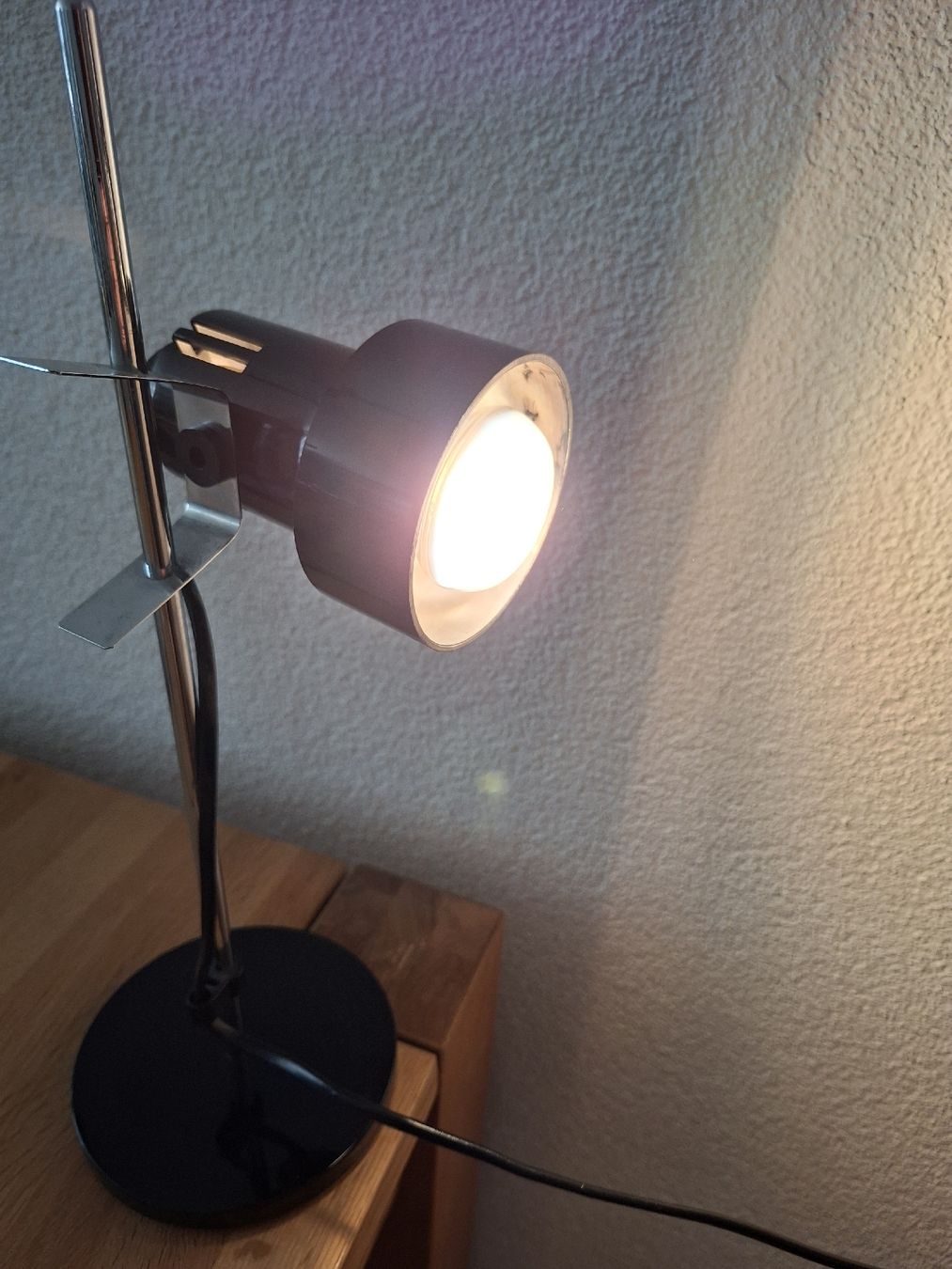 Lampade: vintage schwarze Lampe aus Kunststoff – Usato da Basel venduto da Lovintage 6