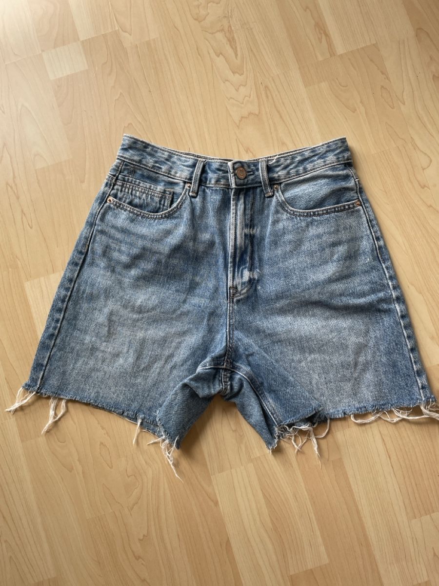 Stradivarius Pantaloni: Stradivarius Jeans Short, Grösse M/40 – Nuovo (secondo la descrizione) da Sissach venduto da nelimas 1