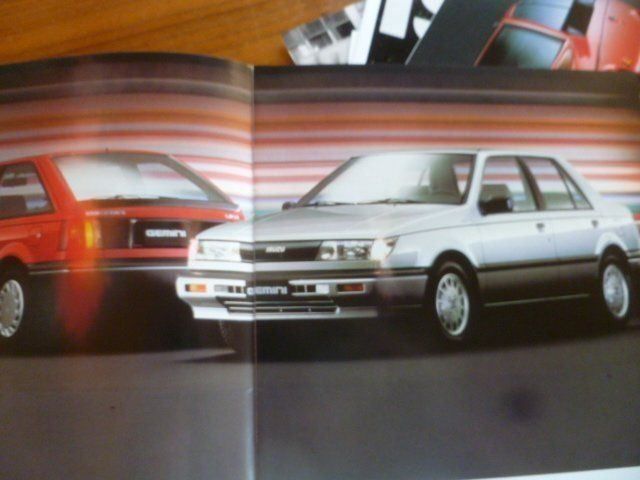 Documenti: ISUZU Pressemappe 1988 – Usato da Oftringen venduto da Studich 6