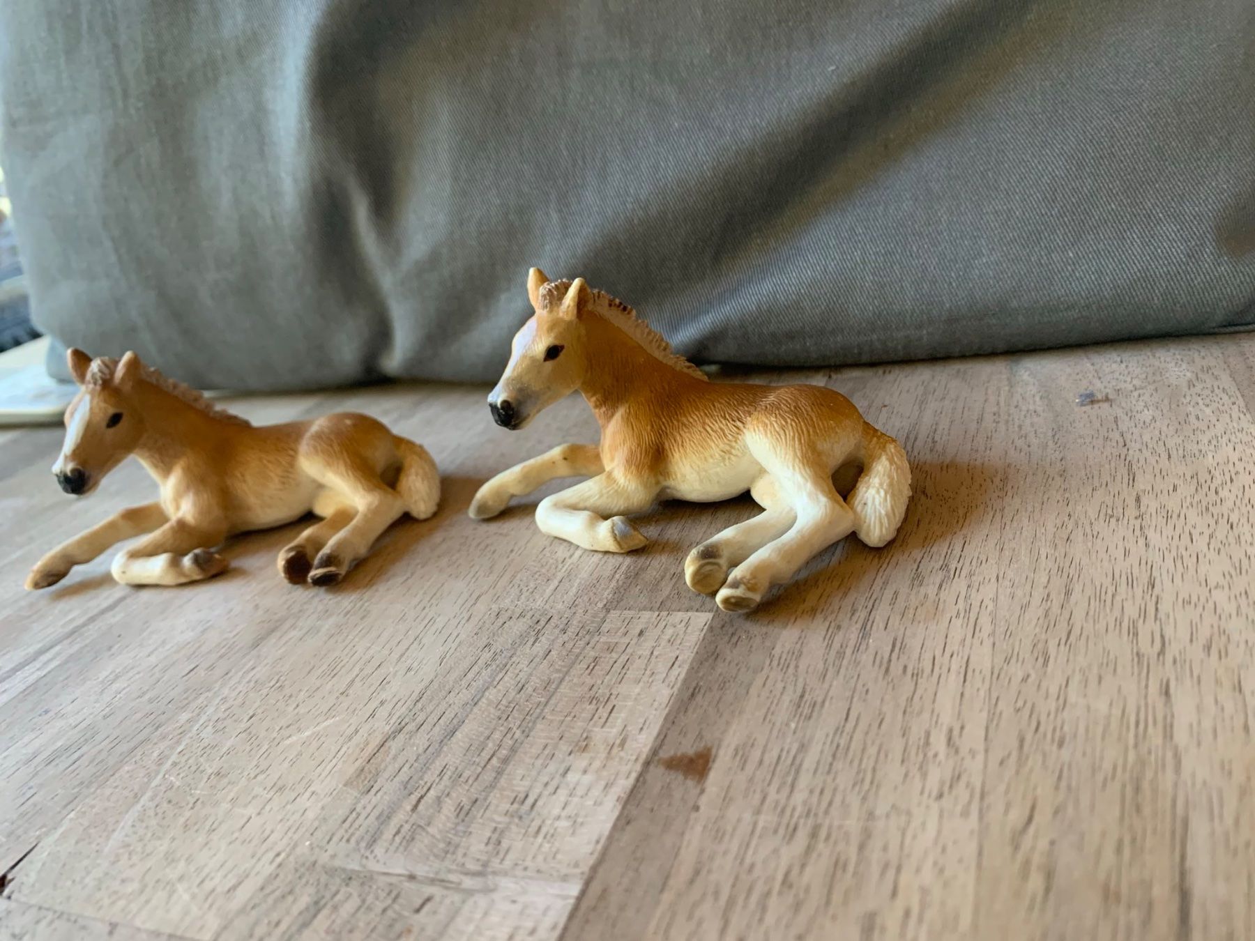 Schleich Figuren: 3 Ponys 2 Fohlen – Gebraucht aus Richterswil von irenemiz 3