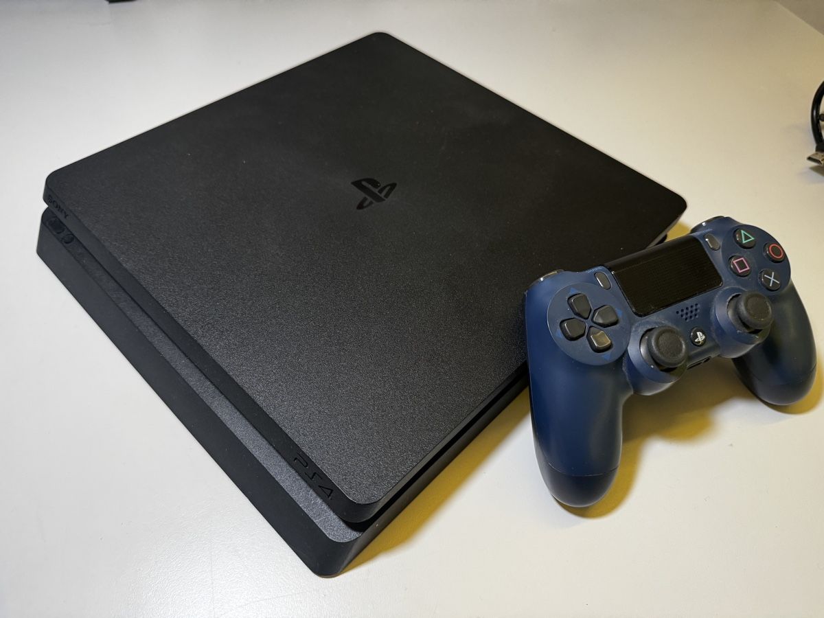 Sony Console: Sony PS4 Slim (1TB) – Usato da Glattfelden venduto da Dani_Tanner