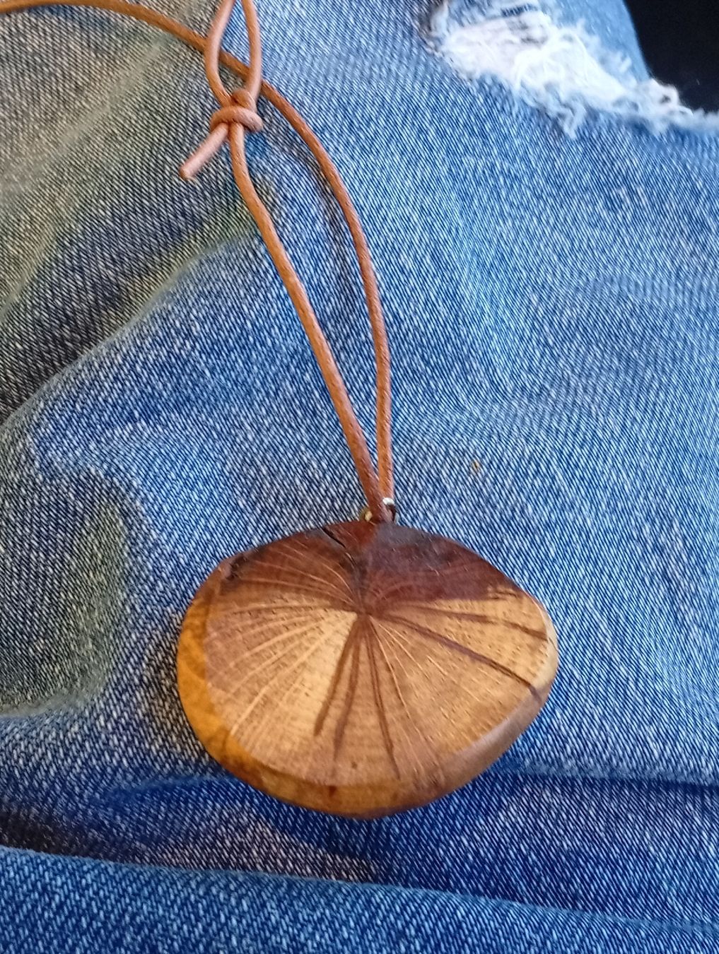 Catenine: Schöne Kette mit Holz Anhänger – Usato da Engelburg venduto da CH.Me 1