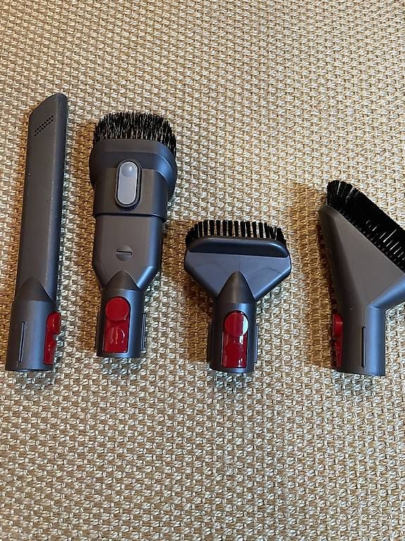 Dyson Aspirateurs & Accessoires: Vari accessori ORGINALI DYSON – D'occasion à Cadenazzo par ero_n8hr