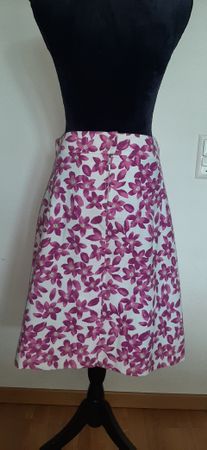 Sommerlicher Rock mit Blumenmuster, Hand Arbeir  Grösse 38, 