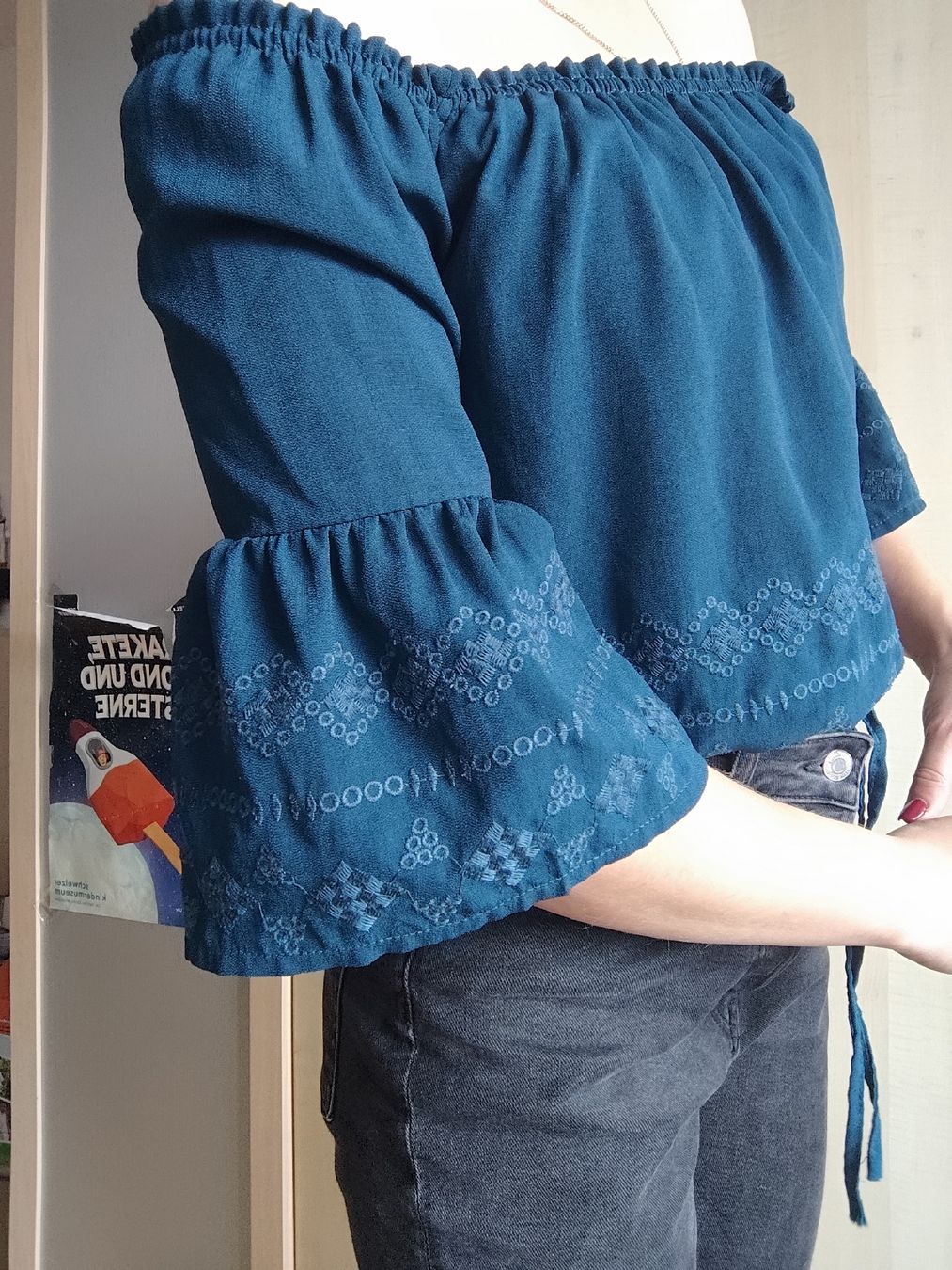 Tops: Boho Blue-Green Off-Shoulder Top with Embroidered Sleeves – Gebraucht aus Mägenwil von VintageGirly 3